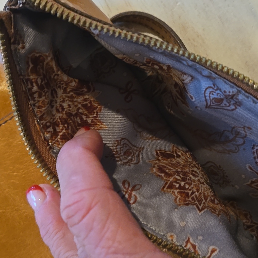 NEW!!! Hobo Gold Leather Crossbody Bag - Picture 6 of 11
